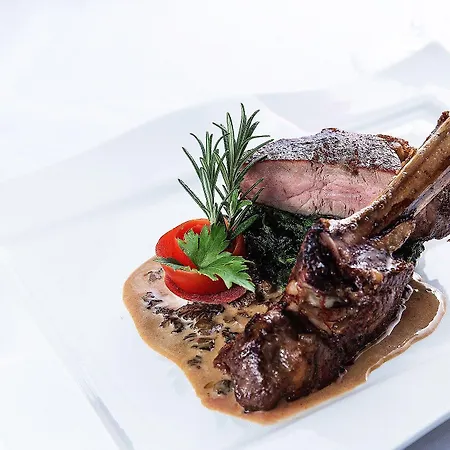 Ochsen & Restaurant / Basel 3* Binzen