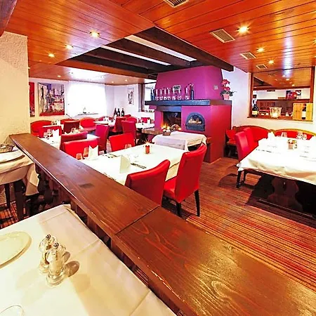 Ochsen & Restaurant / Basel 3* Binzen