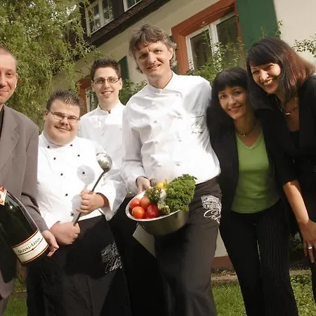 Ochsen & Restaurant / Basel 3* Binzen